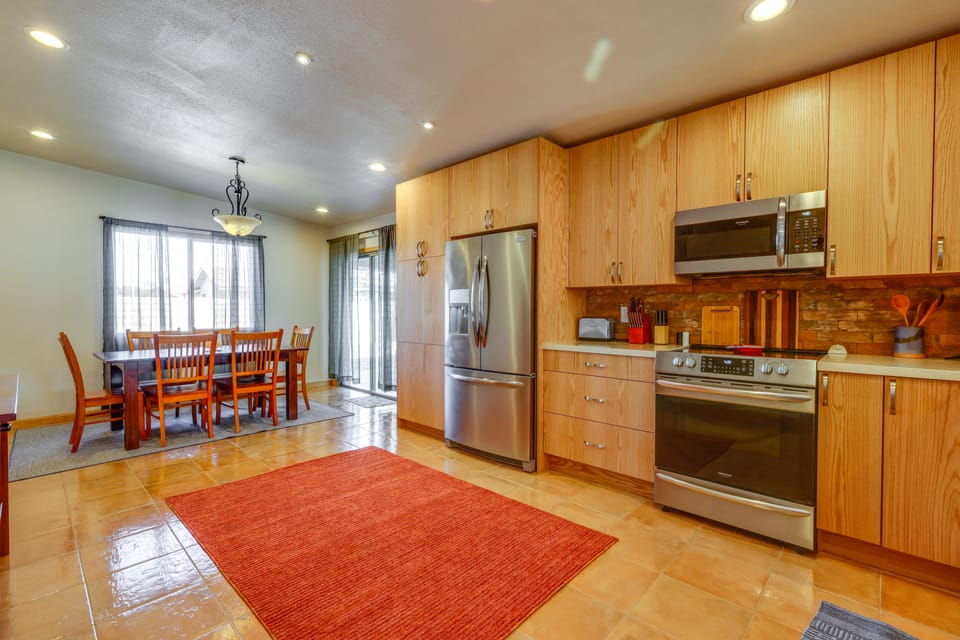 2 Mi to ASU! Updated Family Home w/ Patio + Yard House in Tempe