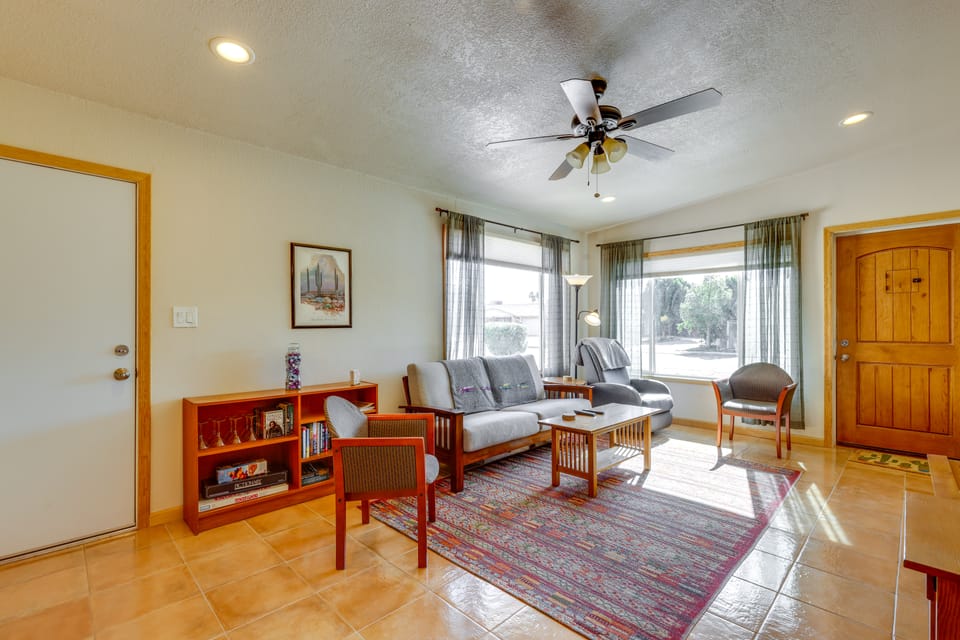 2 Mi to ASU Campus! Game Day Hub w/ Patio House in Tempe