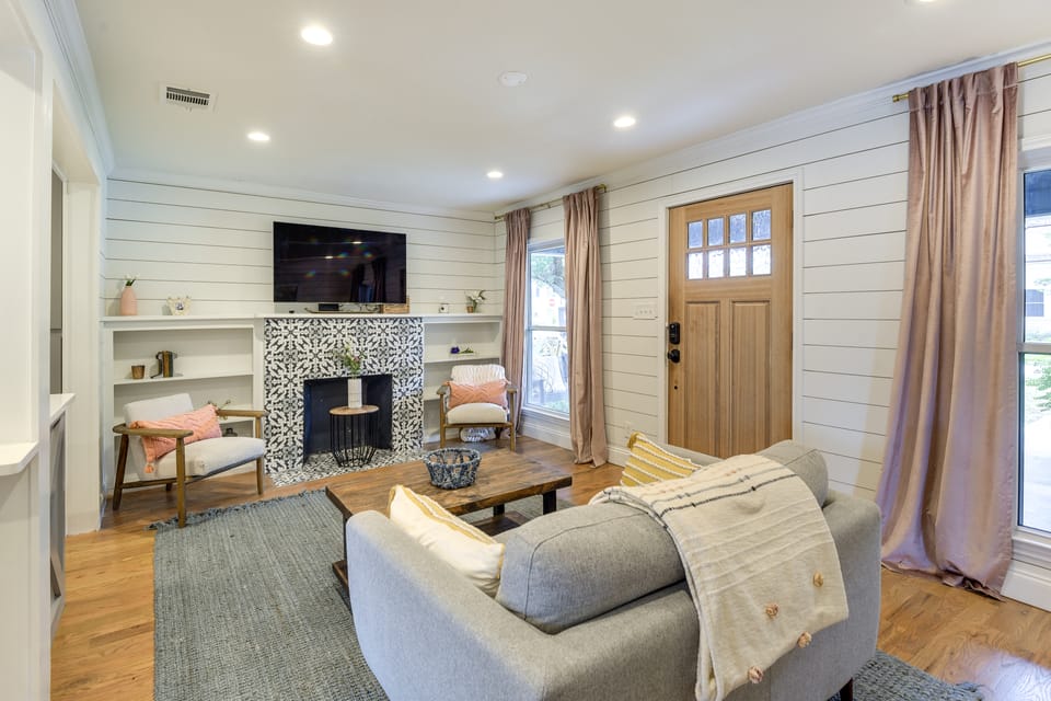 ‘Pecan Blue’ Frisco Hub: Dtwn, Dining & Stadiums! House in Frisco