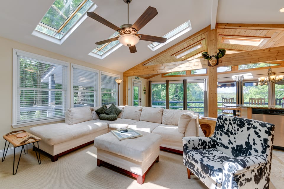 Hot Tub & Fire Pit! Smoky Mountain Gem in Franklin House in Tennessee