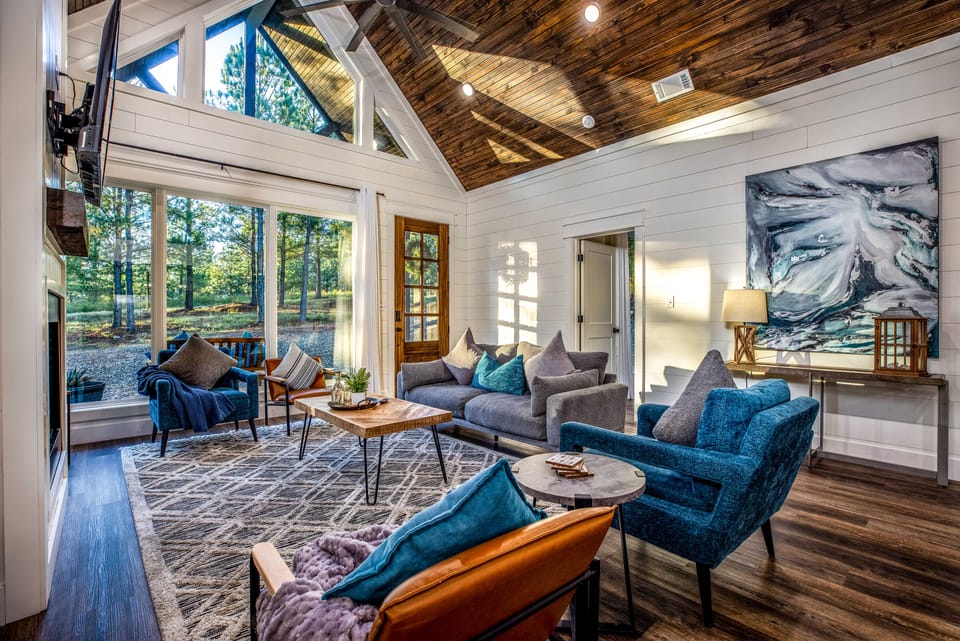 'Painted Sky' Modern Broken Bow Cabin w/ Hot Tub! House in Oklahoma