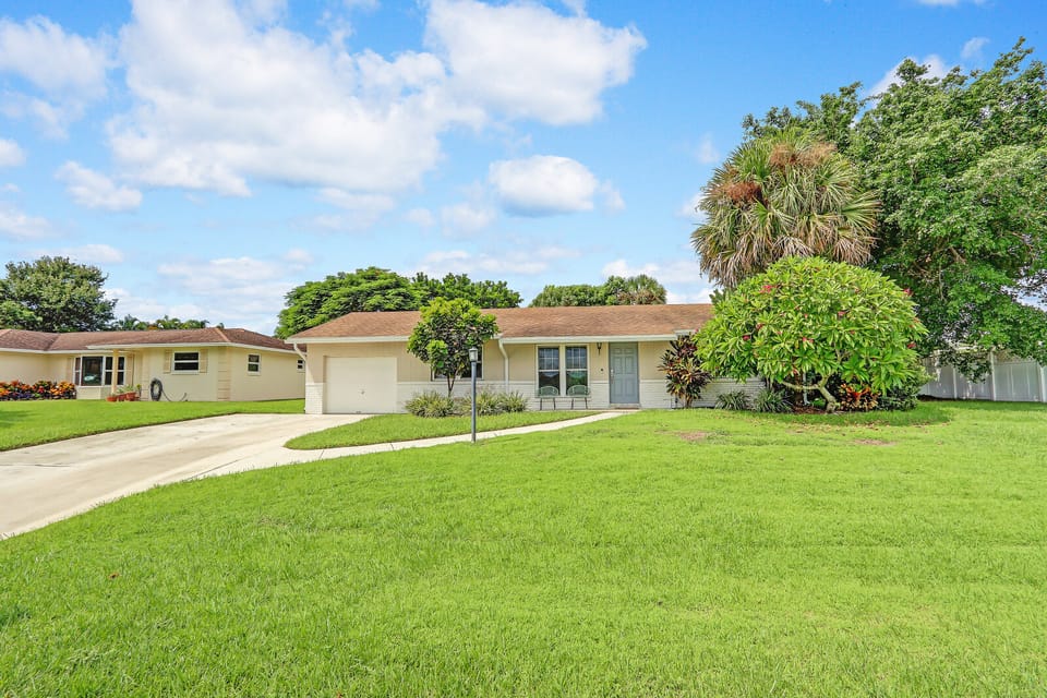 Private Pool + Bar: Palm Beach Gardens Getaway House in Palm Beach Gardens