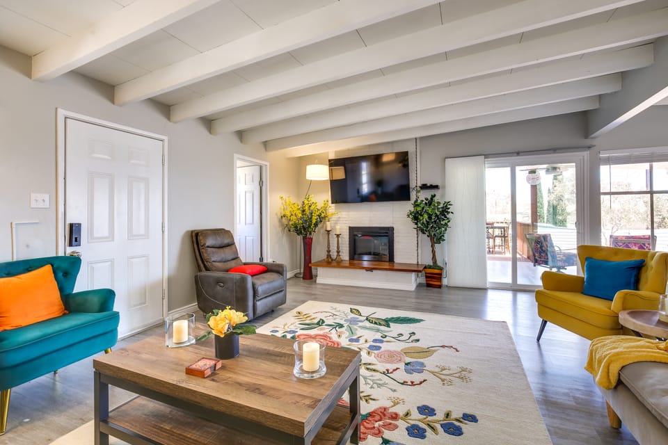 Charming Home w/ Hot Tub ~ 5 Mi to Joshua Tree! House in Joshua Tree