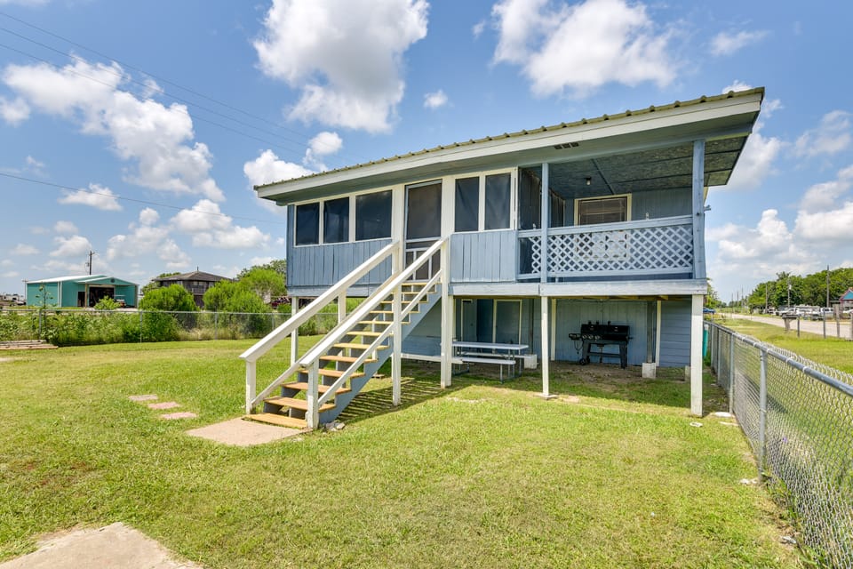 Deck & Fenced-In Yard: Texas Escape! House in Alvin