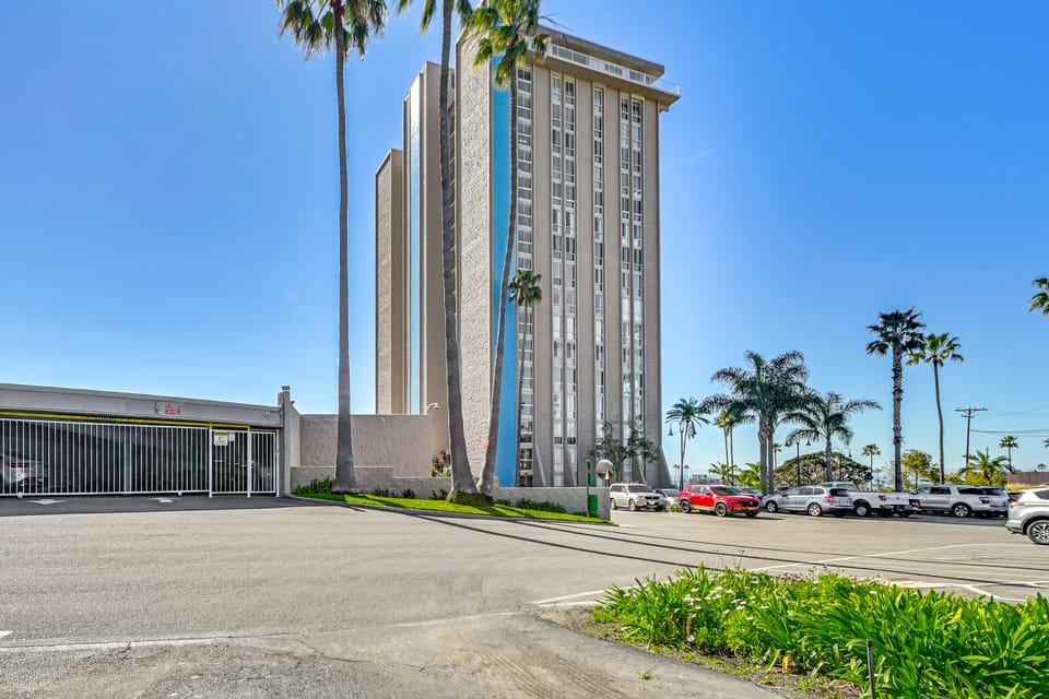 Walk to Beach: Condo w/ Pool Access in Oceanside! Apartment in Oceanside