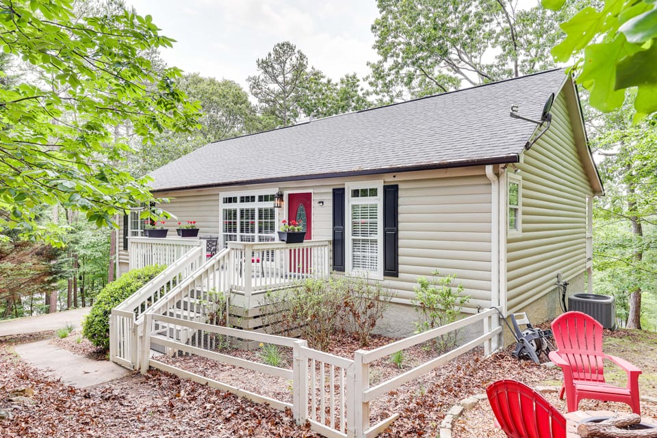 Ellijay Escape: Hike, Shop, Explore & More! House in Georgia