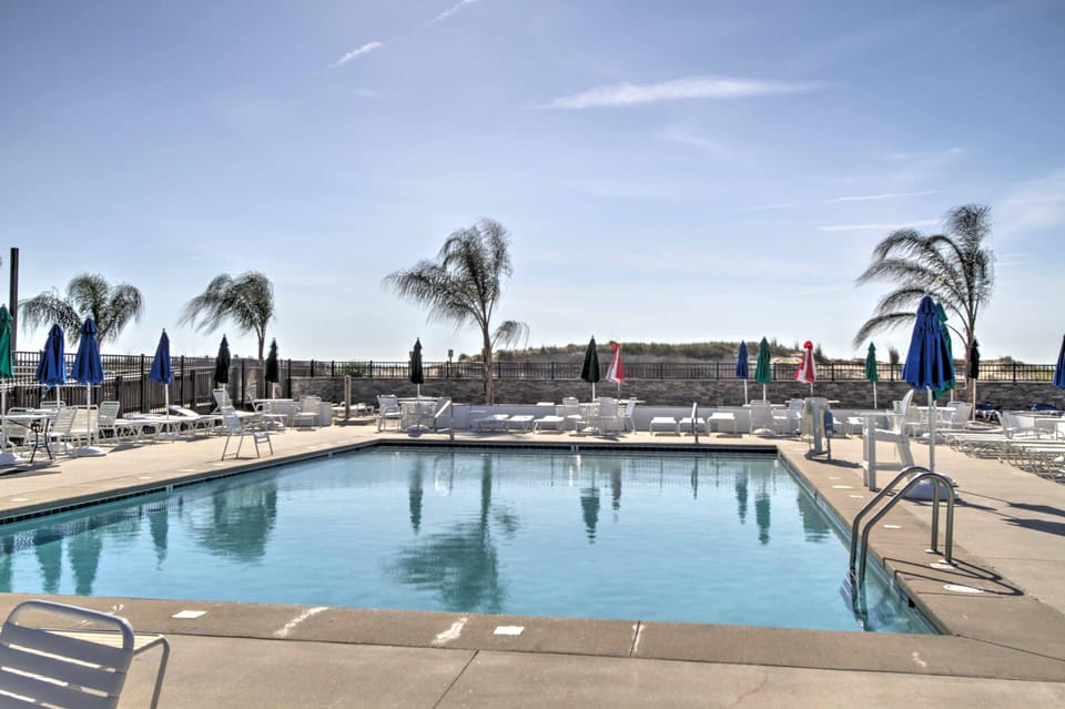 Poolside Fun & Beach Access in Ocean Pines! Apartment in Ocean Pines
