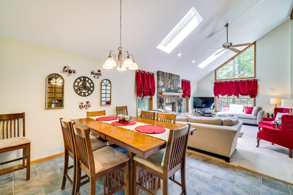 Deck & Screened Porch: Pocono Lake Vacation Rental House in Coolbaugh Township