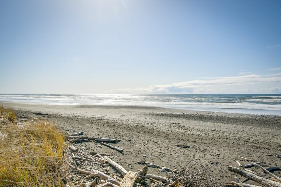 Westport Vacation Rental: Walk to Beach! Apartment in Westport