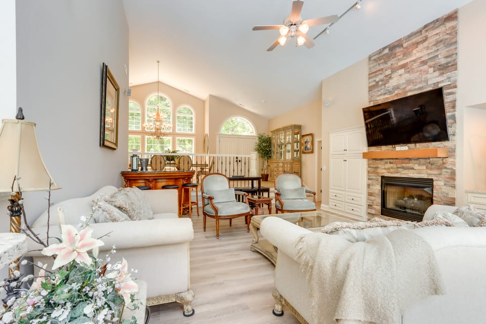 Pool, Hot Tub & Pickleball Court: Lake Ozarks Home House in Lake of the Ozarks