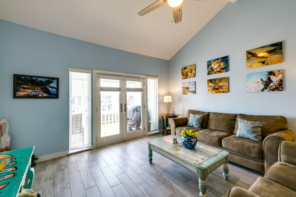 Waterfront Key Allegro Condo w/ Balcony & Pool Apartment in Rockport