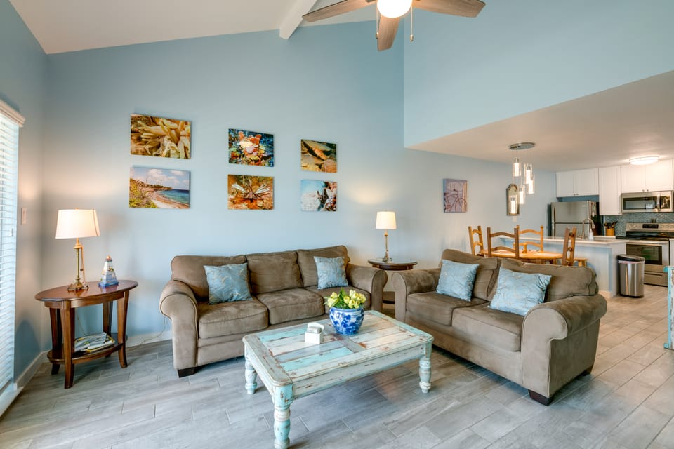 Waterfront Key Allegro Condo w/ Balcony & Pool Apartment in Rockport