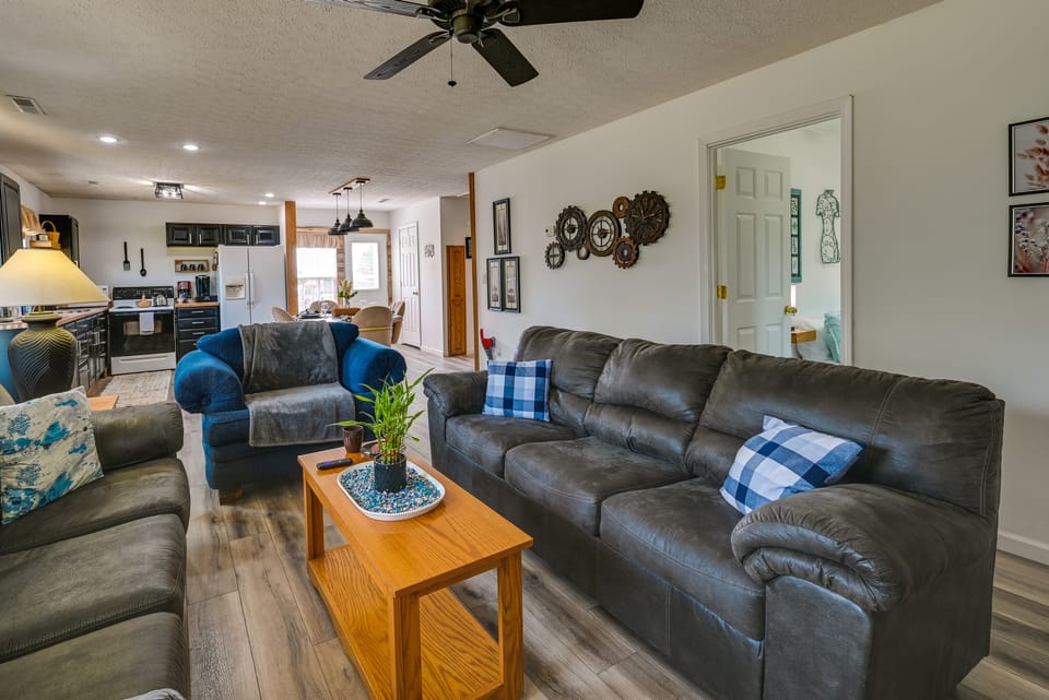 Charming Smiths Grove Home Near Cave Tours! House in Kentucky