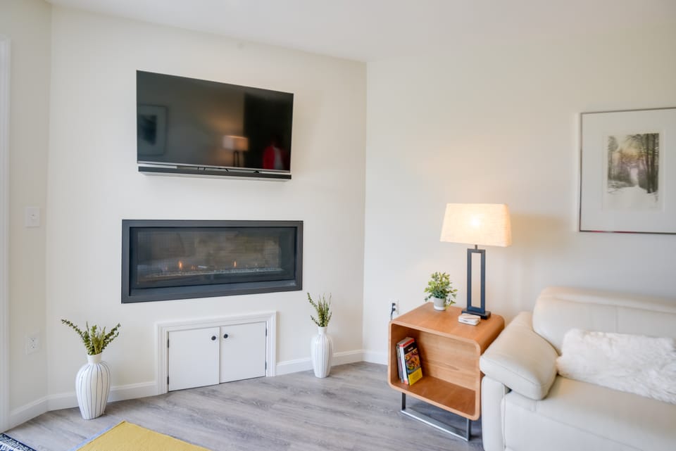 Newly Renovated Bartlett Condo w/ Mountain Views! Apartment in Bartlett