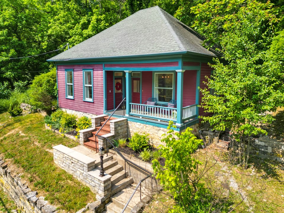Eureka Springs Vacation Rental < 1 Mi to Downtown House in Eureka Springs