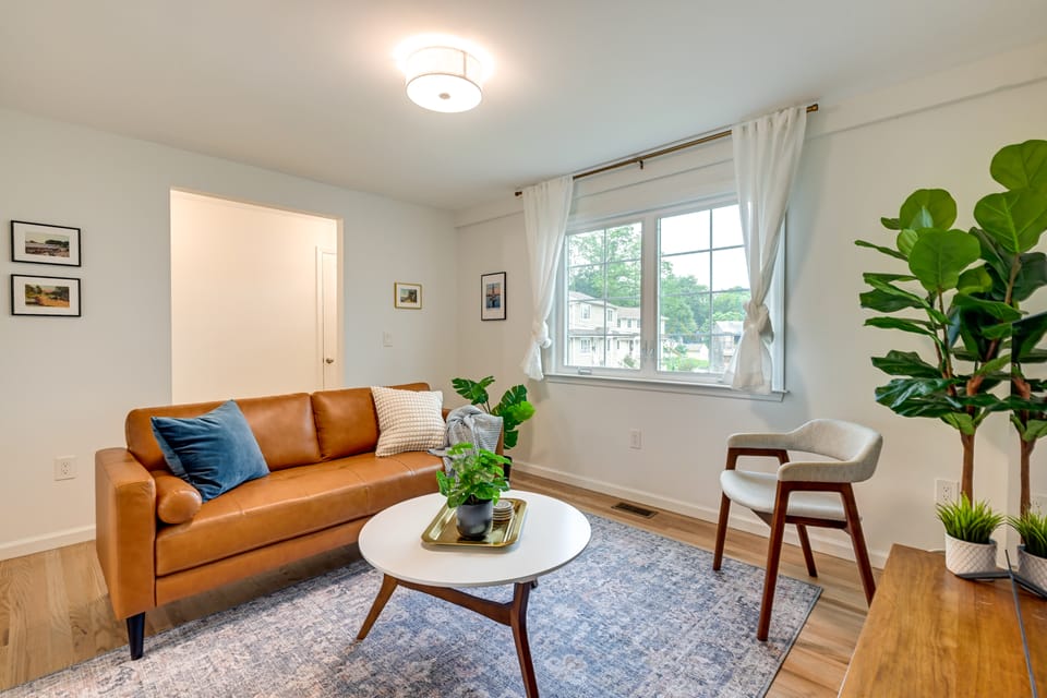 Walk to Shops & Dining: Glen Cove Apt w/ Yard! Apartment in Long Island