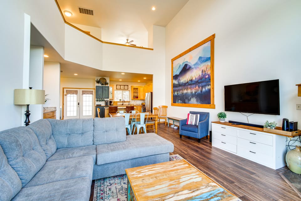 Klamath Falls Getaway w/ Pool & Hot Tub Access! Apartment in Oregon