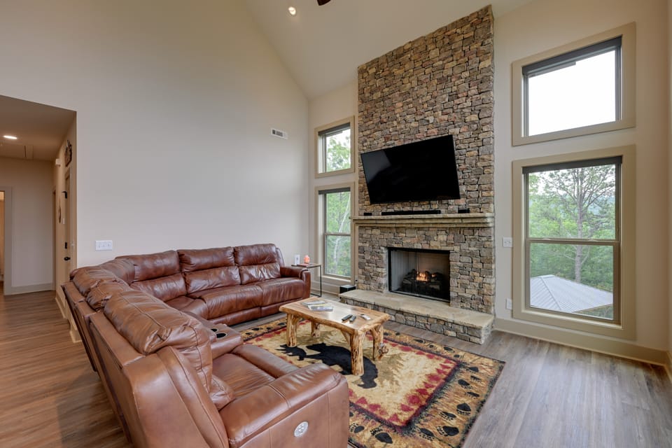 Hot Tub & Fire Pit: Blue Ridge Mtn Cabin! House in Tennessee