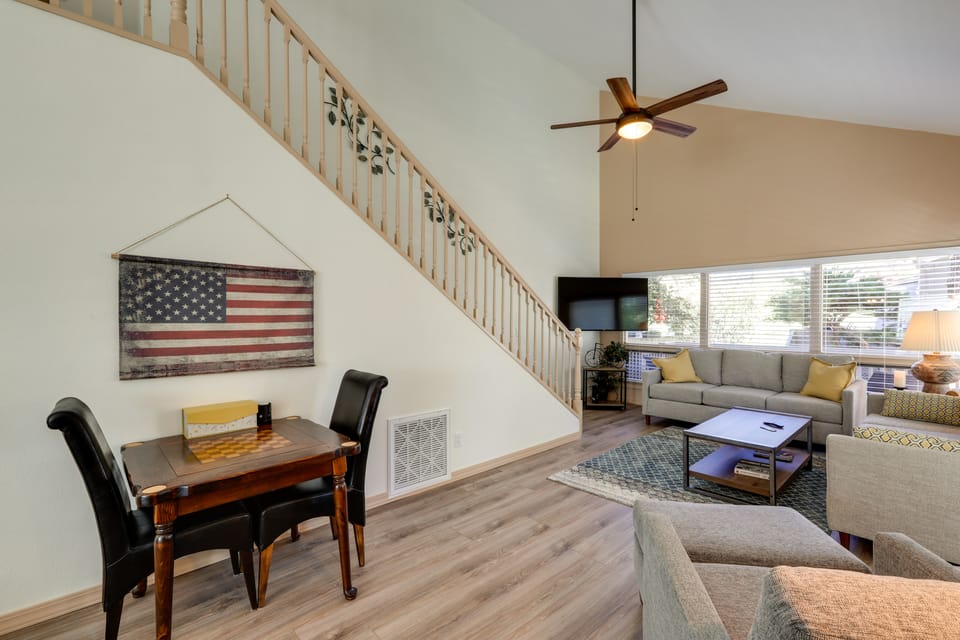 6 Mi to Downtown: Flagstaff Townhome w/ Deck Apartment in Flagstaff