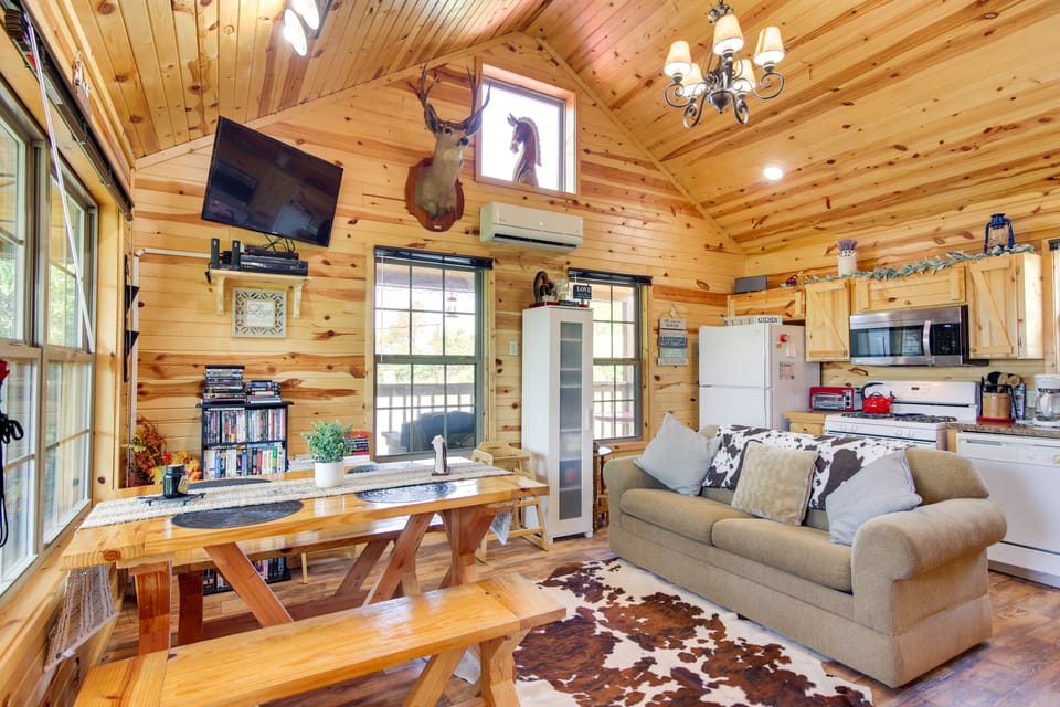 Cozy Lake Sardis Cabin w/ Stunning View! House in Oklahoma