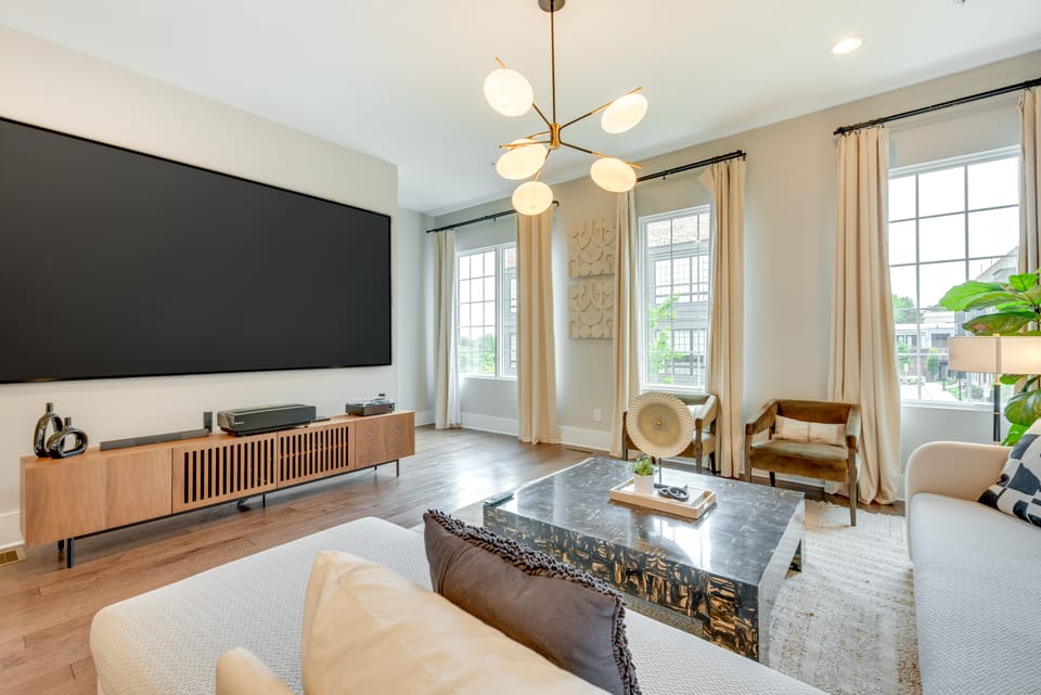 Chic Atlanta Vacation Rental ~ 1 Mi to Downtown! Apartment in Atlanta