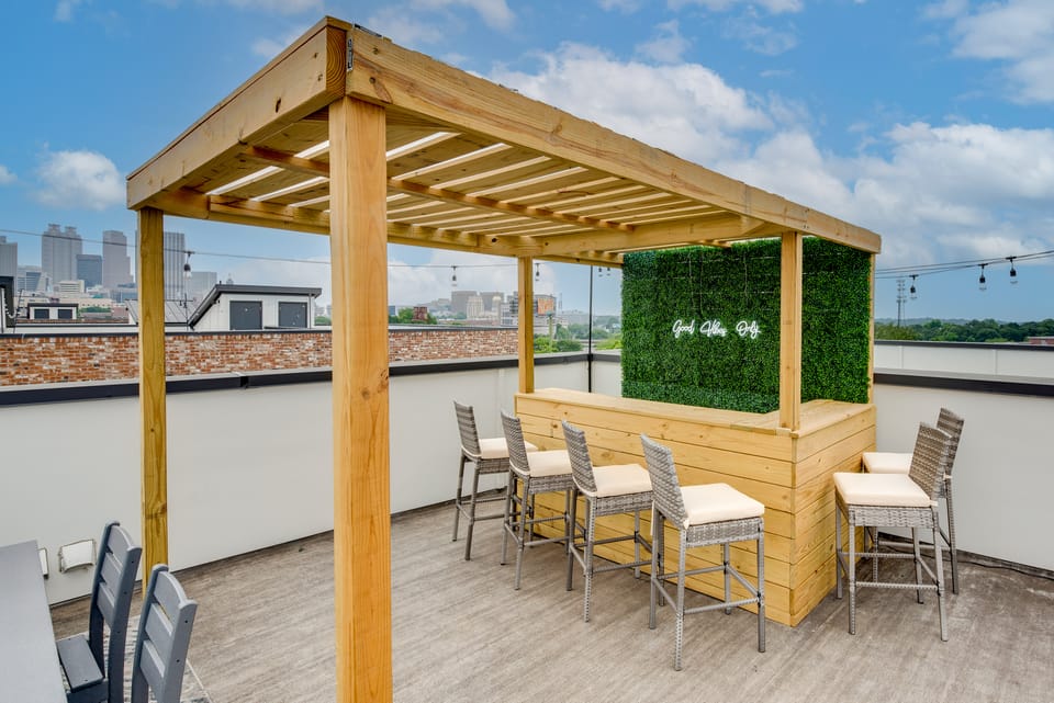 Chic Atlanta Vacation Rental ~ 1 Mi to Downtown! Apartment in Atlanta