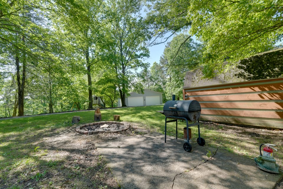 Relax By the Fire: Family Gem w/ Porch in Afton! House in Cherokee Reservoir