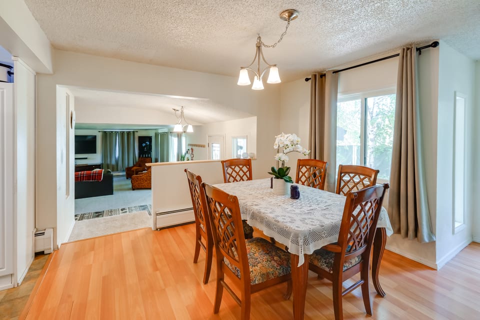 3 Mi to Pioneer Park & University: Spacious Home! House in Fairbanks
