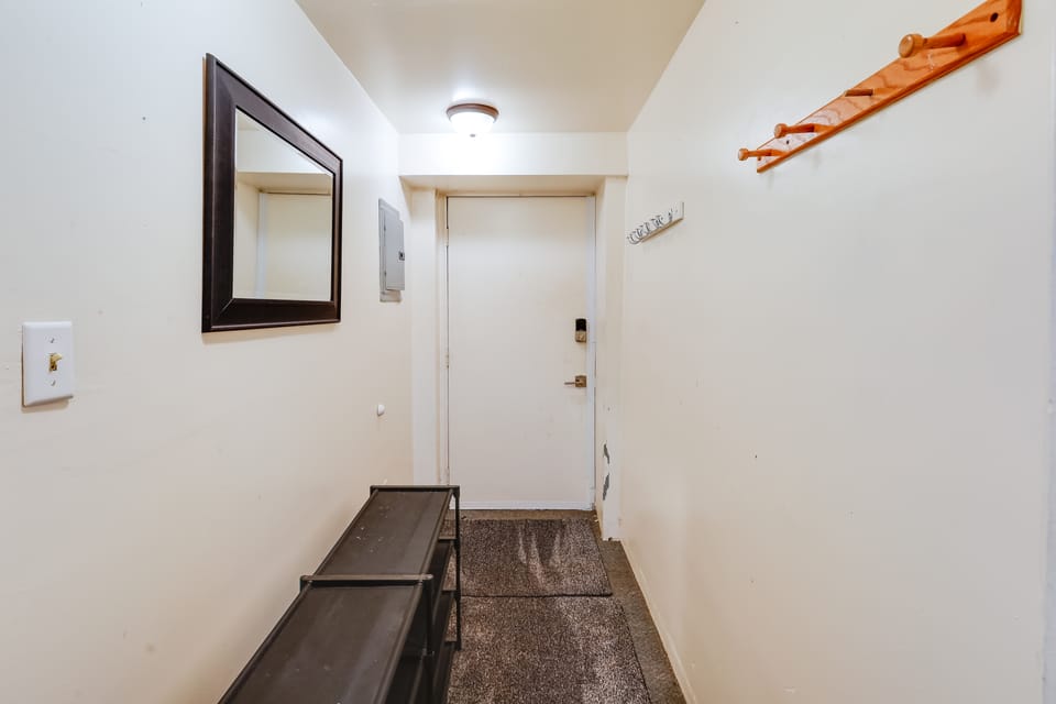 5 Mi to Museum of the North: Studio w/ Yard! Apartment in Fairbanks