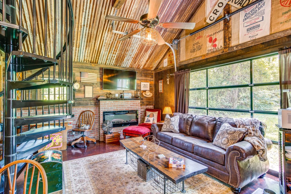 Lake Holbrook Waterfront Vacation Rental w/ Dock! House in Texas
