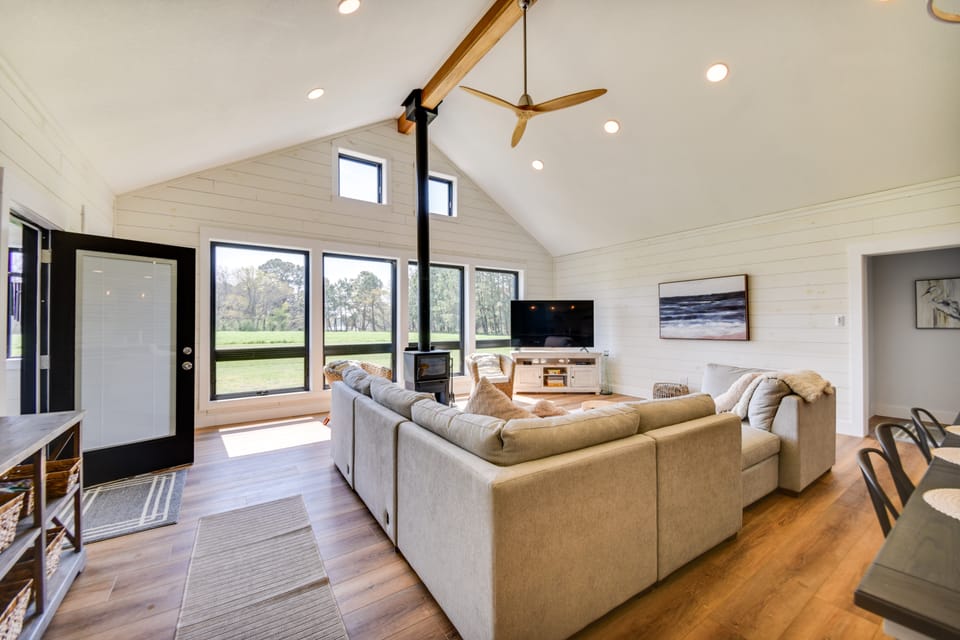 Stunning Chesapeake Bay Farmhouse w/ Dock & Kayaks House in Virginia