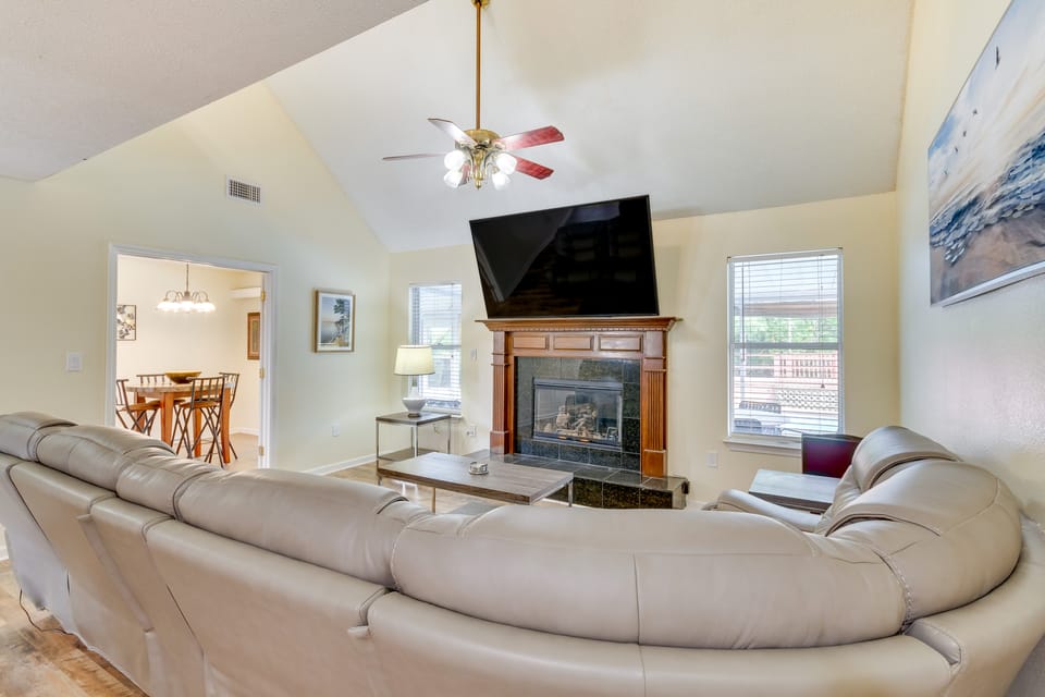 Mary Esther Home with Private Pool & Fireplace! House in Alabama
