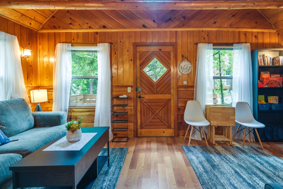 Fire Pit, Deck & Grill: Cozy Twain Harte Cabin! House in Mi Wuk Village