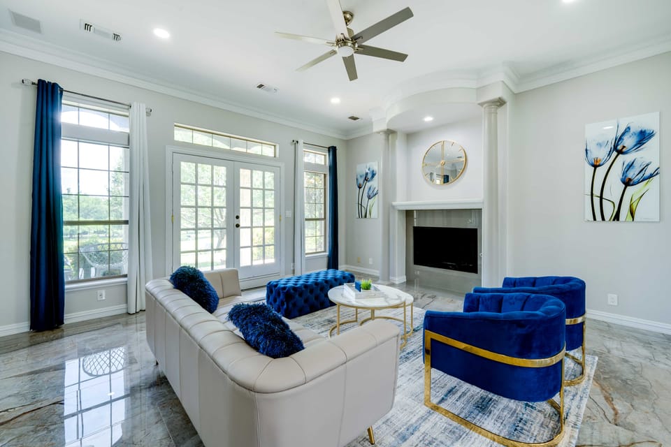 10 Acres w/ Hot Tub & Pond: Luxury Melissa Villa! Villa in McKinney