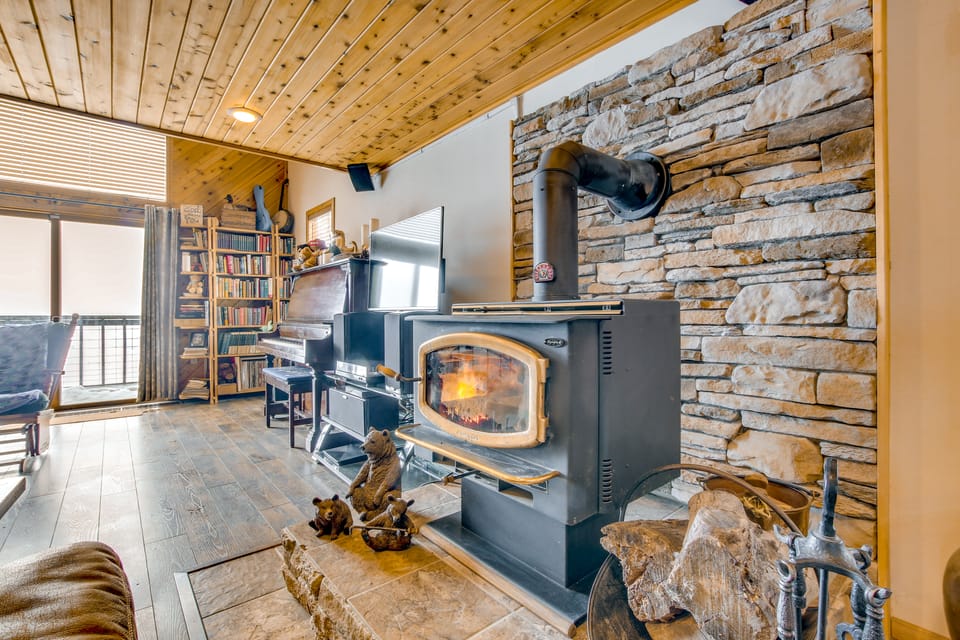 Fire Pit & Games! 10-Acre 'Majestic Mountain Home' House in Wyoming