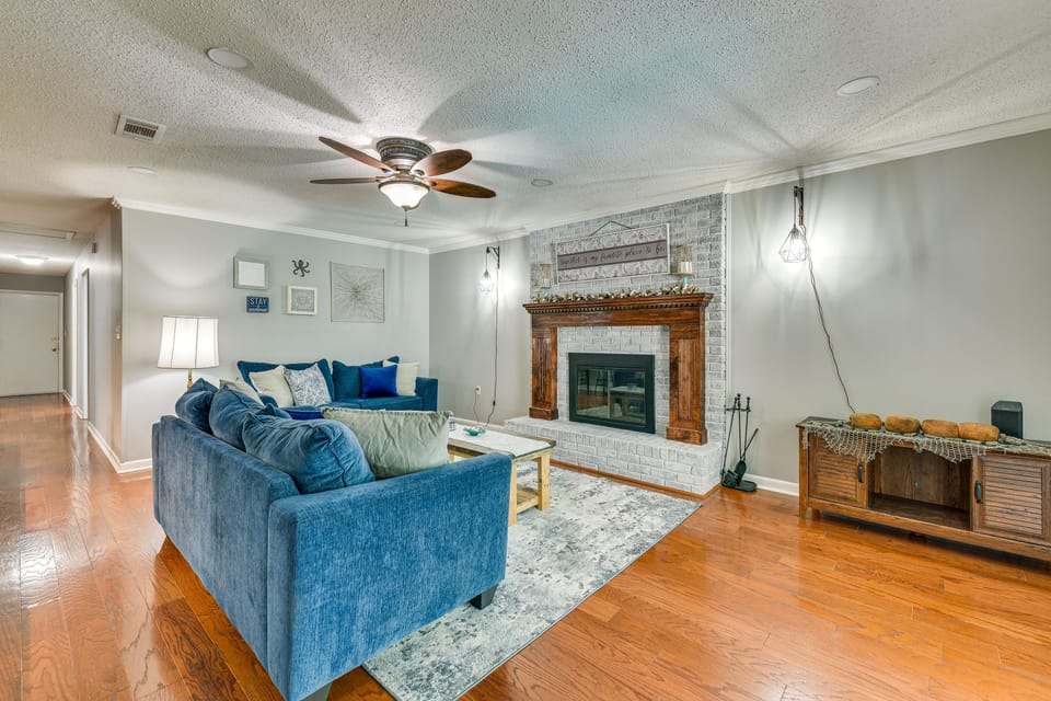 Pet-Friendly Fort Walton Beach Home w/ Pool House in Wright