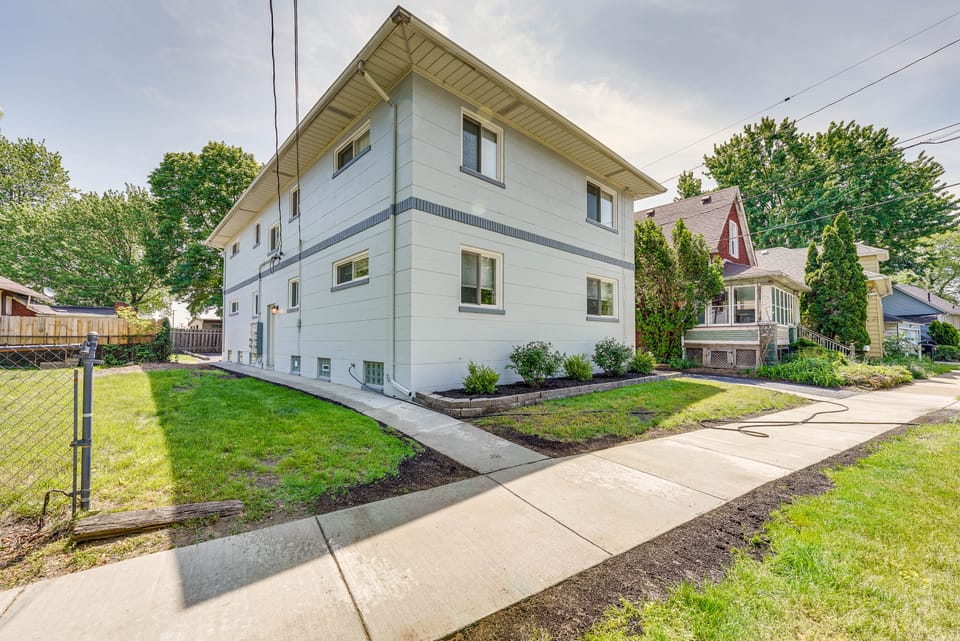 Wyandotte Vacation Rental Apartment Near Hospital! Apartment in Lake Erie