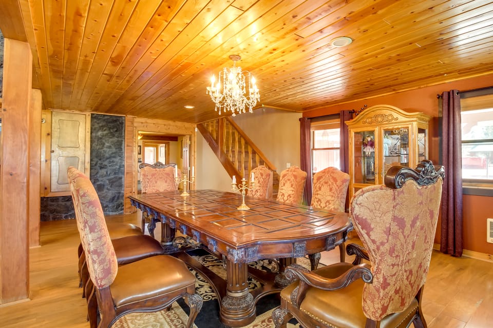 Near Sitgreaves Nat’l Park: High Country Farmhouse House in Arizona