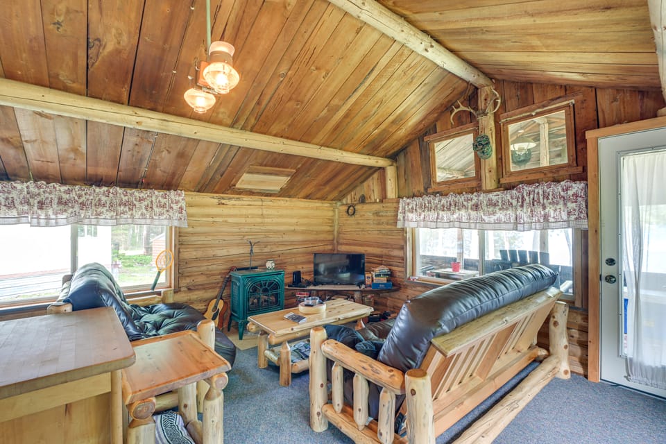 Peaceful Lakefront Cabin Getaway: Dock, Fire Pit! House in Penobscot