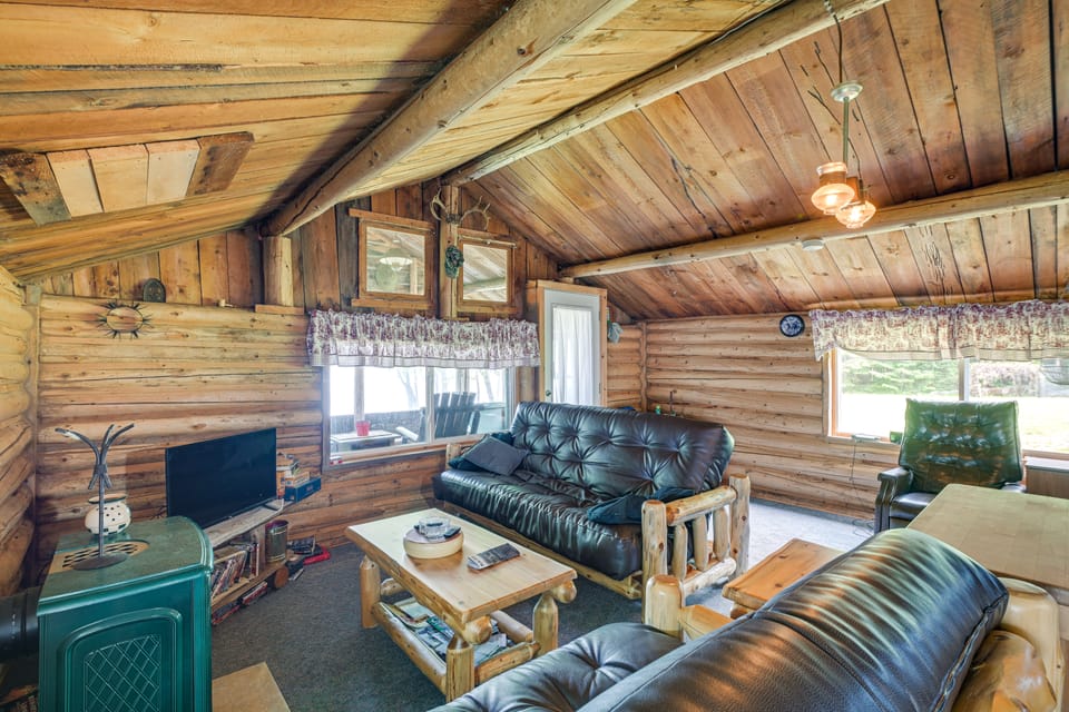 Peaceful Lakefront Cabin Getaway: Dock, Fire Pit! House in Penobscot