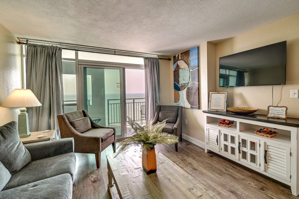 Oceanfront Myrtle Beach Condo w/ Pools & Hot Tubs Apartment in Myrtle Beach
