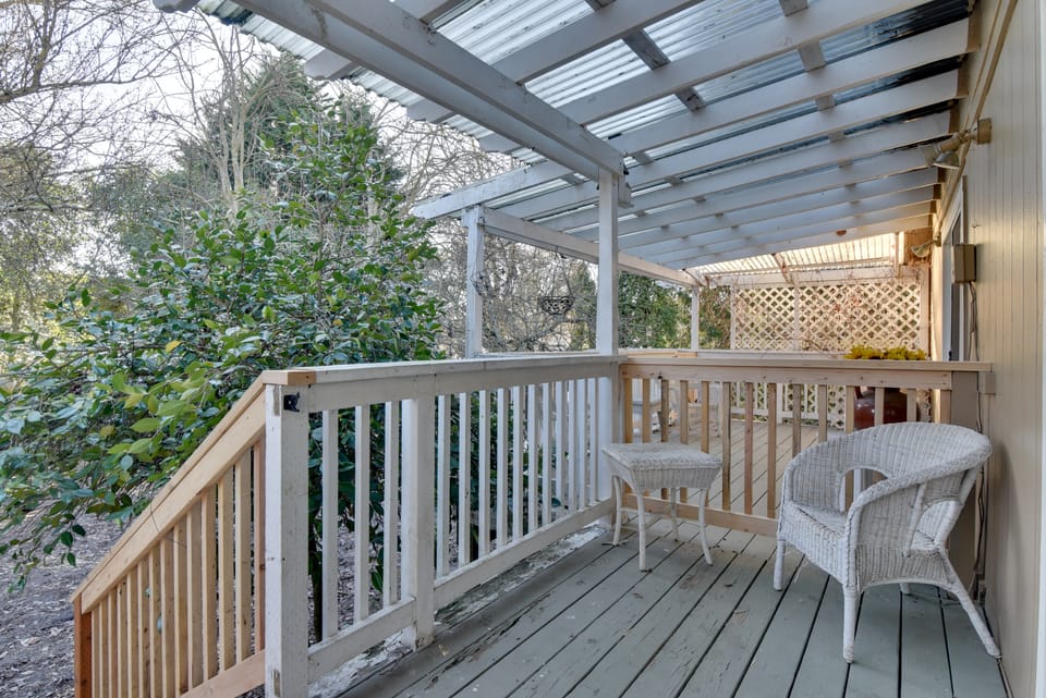 Great for Business Travelers! Peaceful Aloha Unit Apartment in Hillsboro