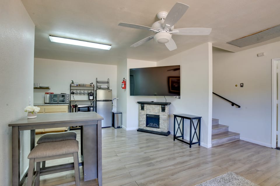 California Vacation Rental with Hot Tub & Patio! Apartment in Yucca Valley
