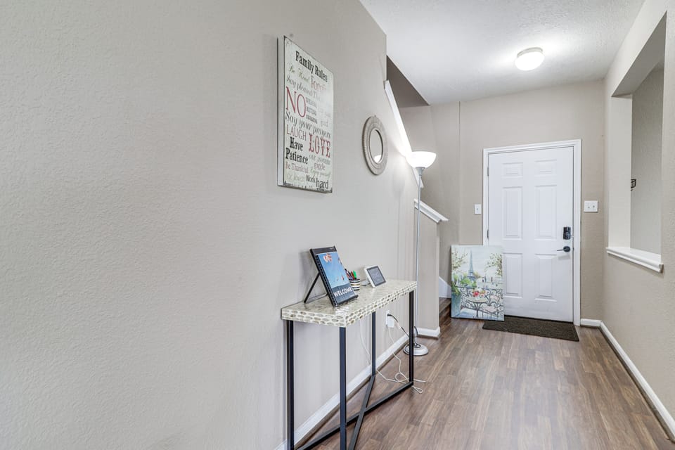 Spacious Houston Home w/ Pool Access, Fenced Yard! House in Houston