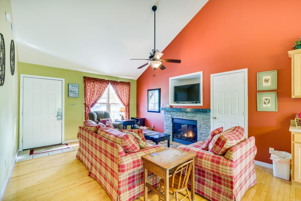 Taylorsville Cottage w/ Hot Tub & Lake Access! Cottage in Indiana