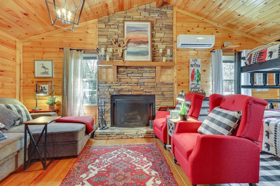Pet-Friendly Haleyville Cabin Rental w/ Kayaks! House in Alabama