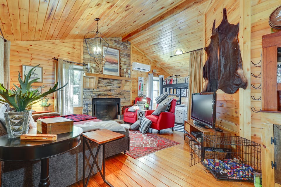 Pet-Friendly Haleyville Cabin Rental w/ Kayaks! House in Alabama