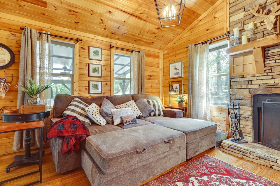 Pet-Friendly Haleyville Cabin Rental w/ Kayaks! House in Alabama