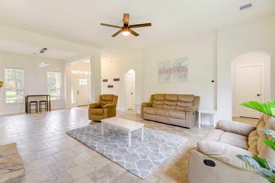 Airy Dayton Vacation Home w/ Deck + Private Yard! House in Texas