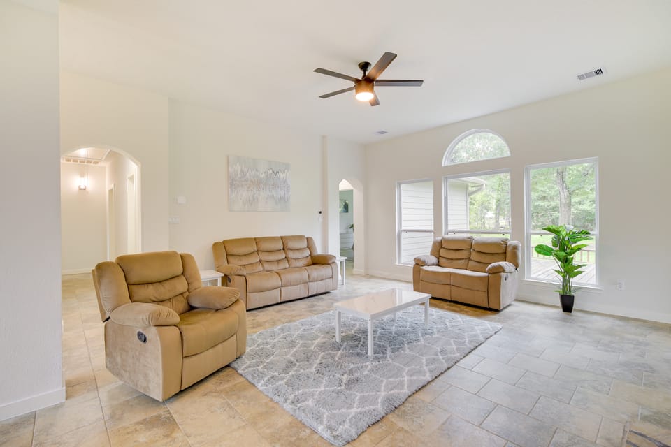 Airy Dayton Vacation Home w/ Deck + Private Yard! House in Texas